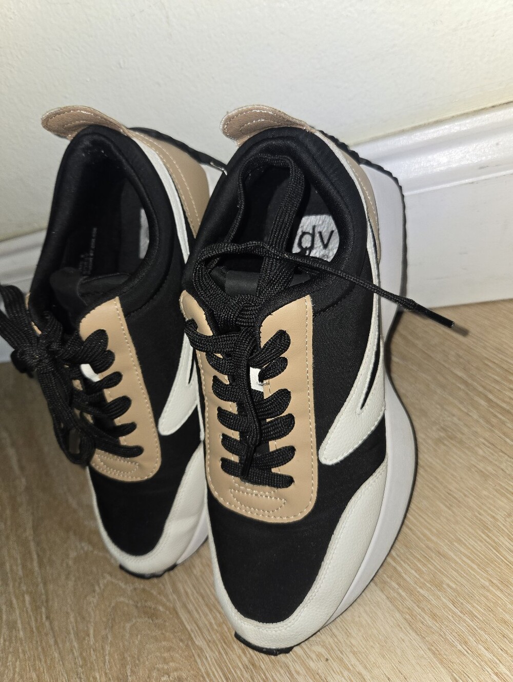 DV By DOLCE VITA Black, White & Tan Platform Sneakers size 8-8.5